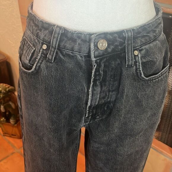 Zara Black Denim Raw Edge Crop Jeans, size 6 - Picture 2 of 8